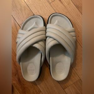 The Bali Tailor Osaka Slide (tan) size 8